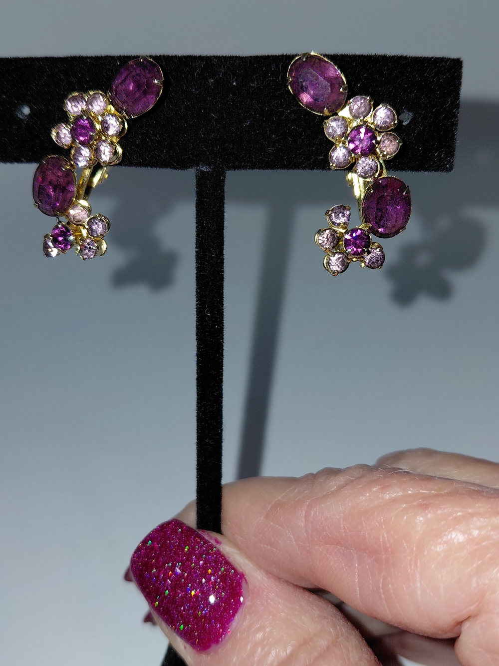 Vtg Signed Coro Gold-Tone Amethyst Purple Crystal Cluster Drop Earrings Clip